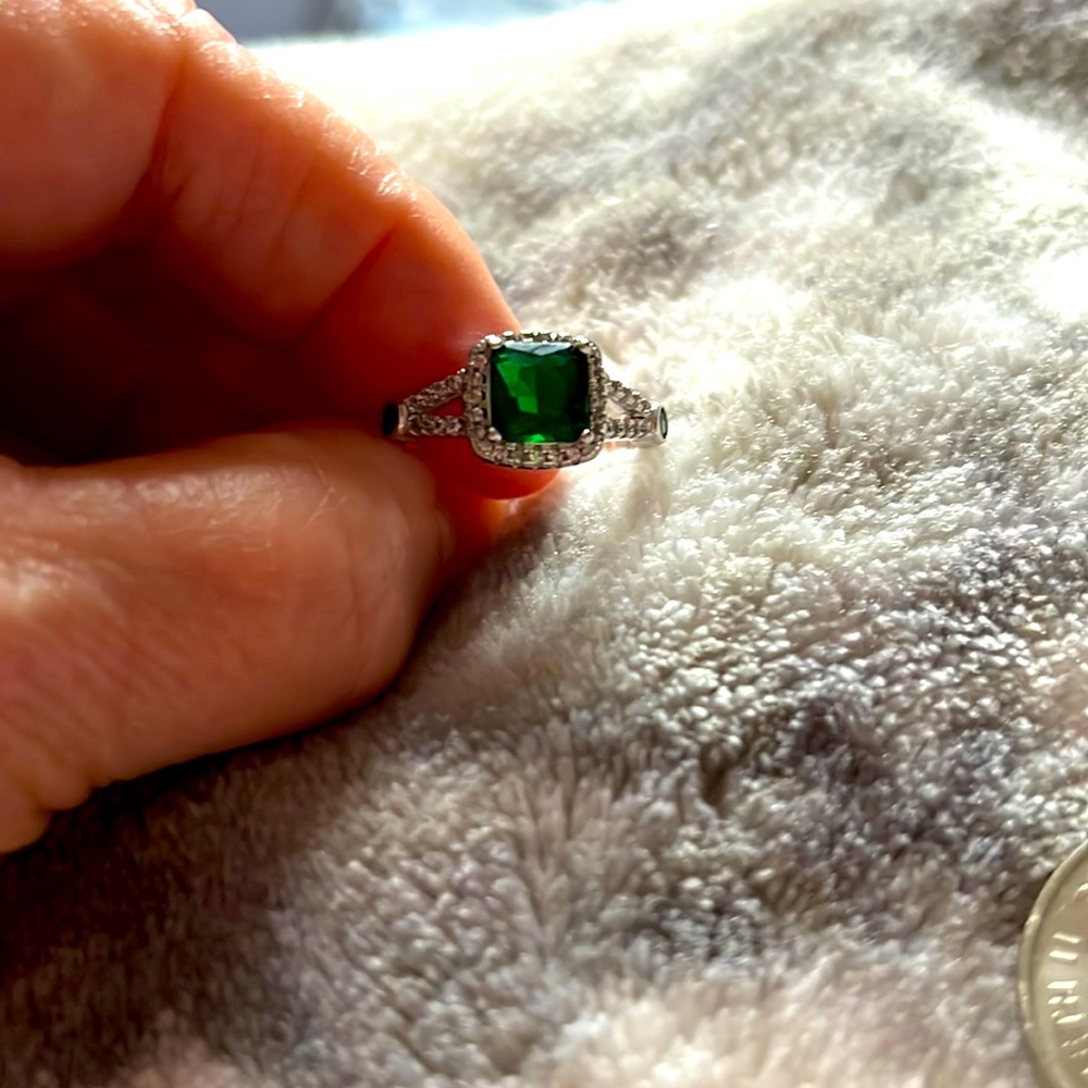NWOT sterling ring with green stone sz 7